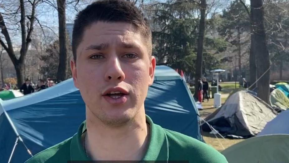 Student Miloš Pavlović govori u kameru