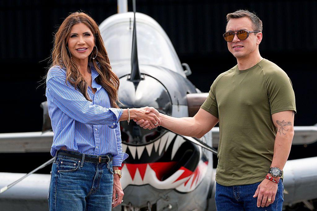 La secretaria de Seguridad de EE.UU., Kristi Noem, con el presidente de Ecuador Daniel Noboa