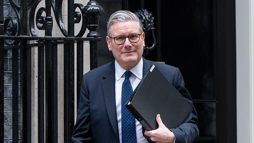 La OTAN dice que "no hay disposiciones" que prevean la expulsión de sus miembros tras reporte de que EE.UU. podría intentar suspender a España