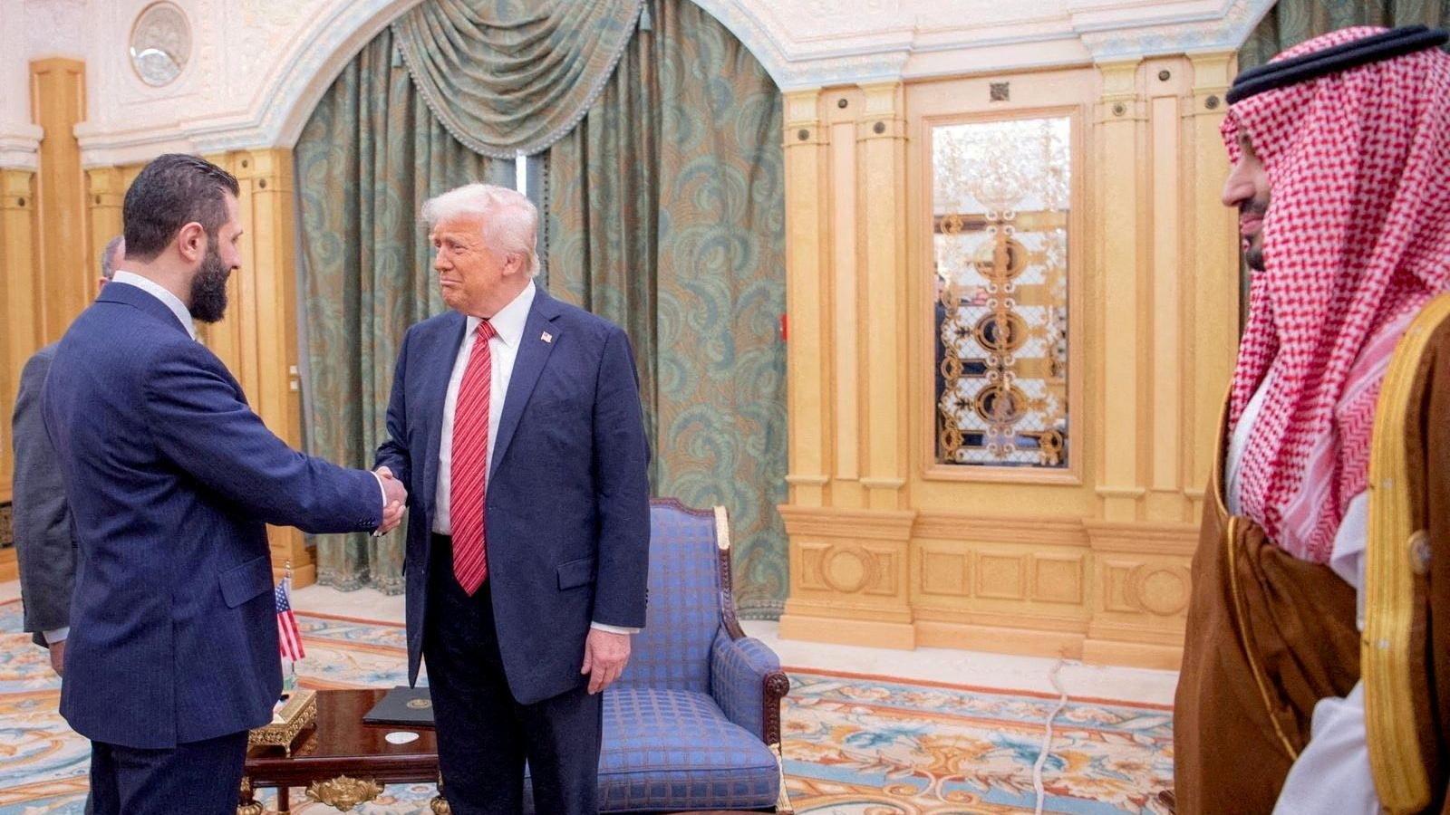 الرئيس الأمريكي دونالد ترامب يلتقي الرئيس السوري أحمد الشرع في الرياض، المملكة العربية السعودية، في 14 مايو/أيار 2025