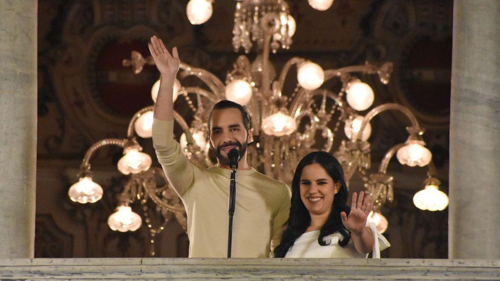 Nayib Bukele e sua esposa