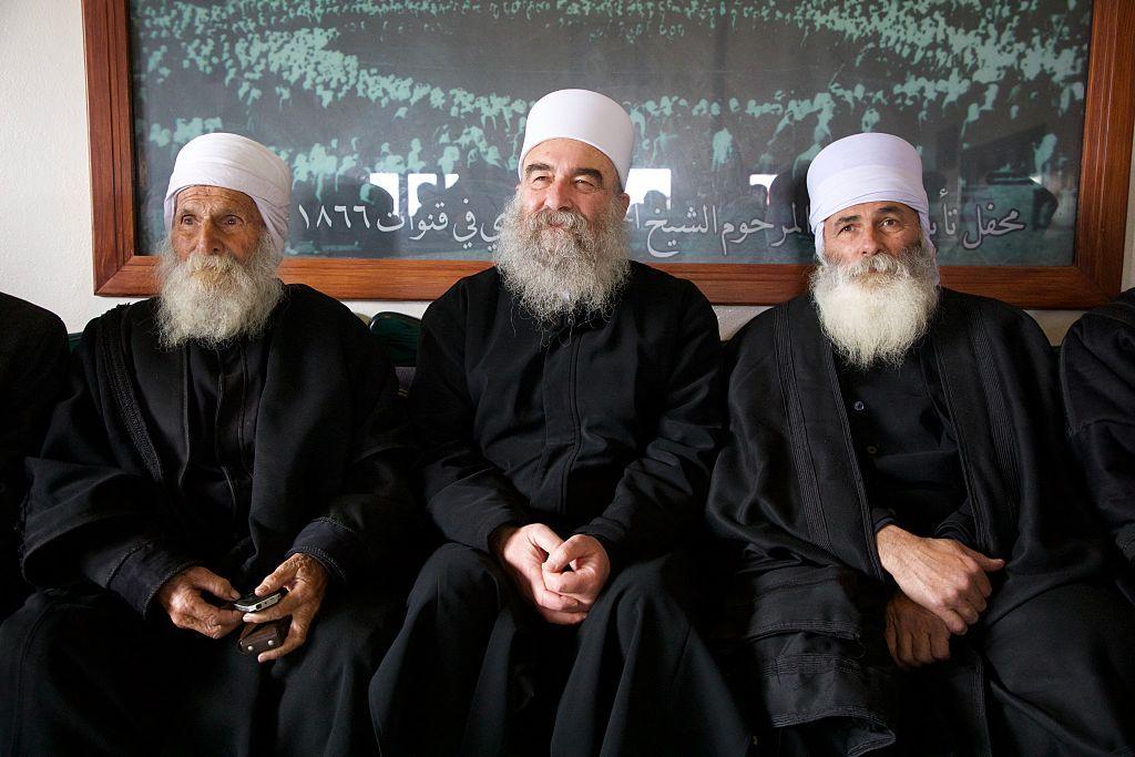 الشيخ حكمت سلمان الهجري، "في المنتصف" الزعيم الروحي للطائفة الدرزية في سوريا، في قنوات في ٢٨ ديسمبر ٢٠٢٤ بالسويداء