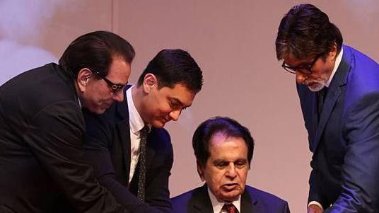 دلیپ کمار کی سوانح کے رسم اجرا کے موقعے پر دھرمیندر، امیتابھ اور عامر خان موجود تھے