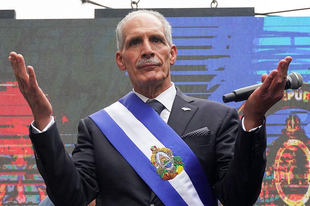 El presidente de Honduras, Nasry Asfura, hace gestos mientras da un discurso después de la ceremonia de inauguración en Tegucigalpa el 27 de enero de 2026. (Foto de Johny MAGALLANES / AFP a través de Getty Images)