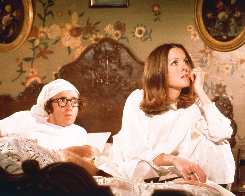 Los actores Woody Allen y Diane Keaton como Boris y Sonja en la película de comedia 'Amor y muerte', 1975