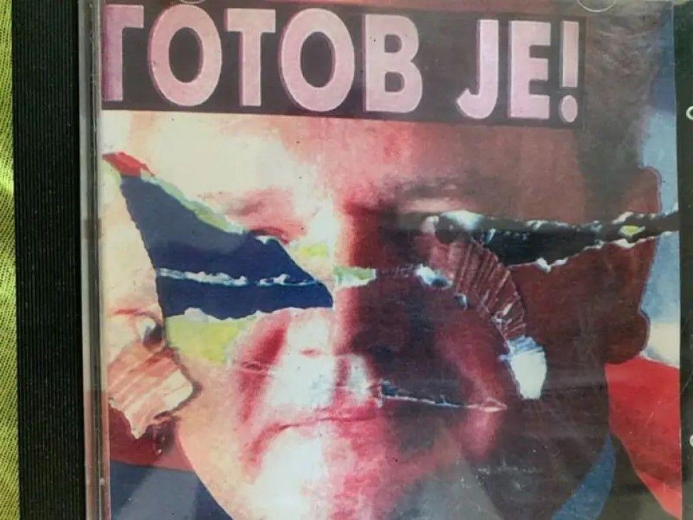 slobodan milošević, pocepan plakat, plakat sa likom miloševića na kojem piše gotov je