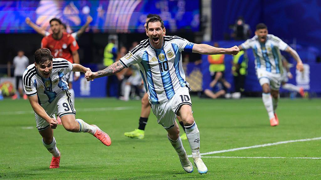 Messi festejando contra Egipto