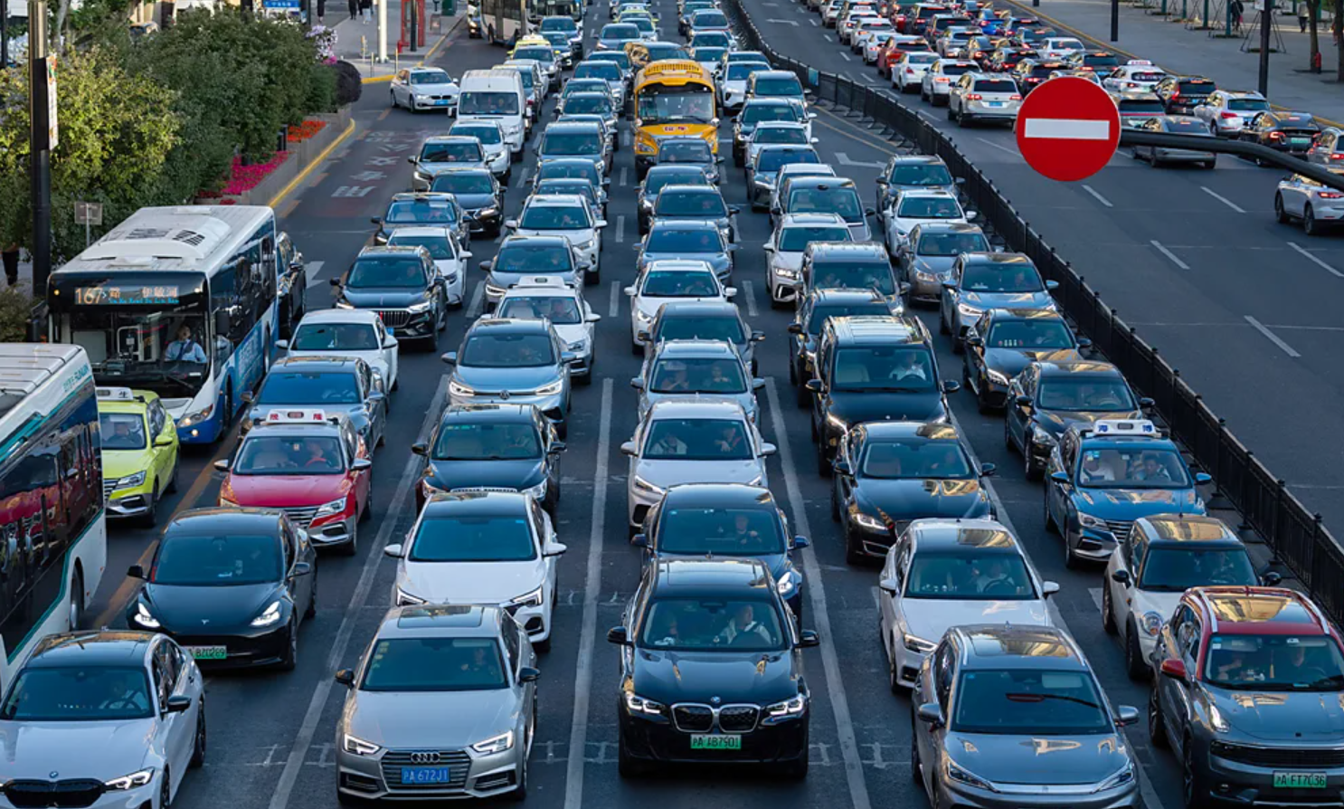 전문가들은 다른 국가들이 중국이 전기차 배터리 기술 분야에서 차지하고 있는 패권에 도전하기는 어려울 것이라고 말한다  