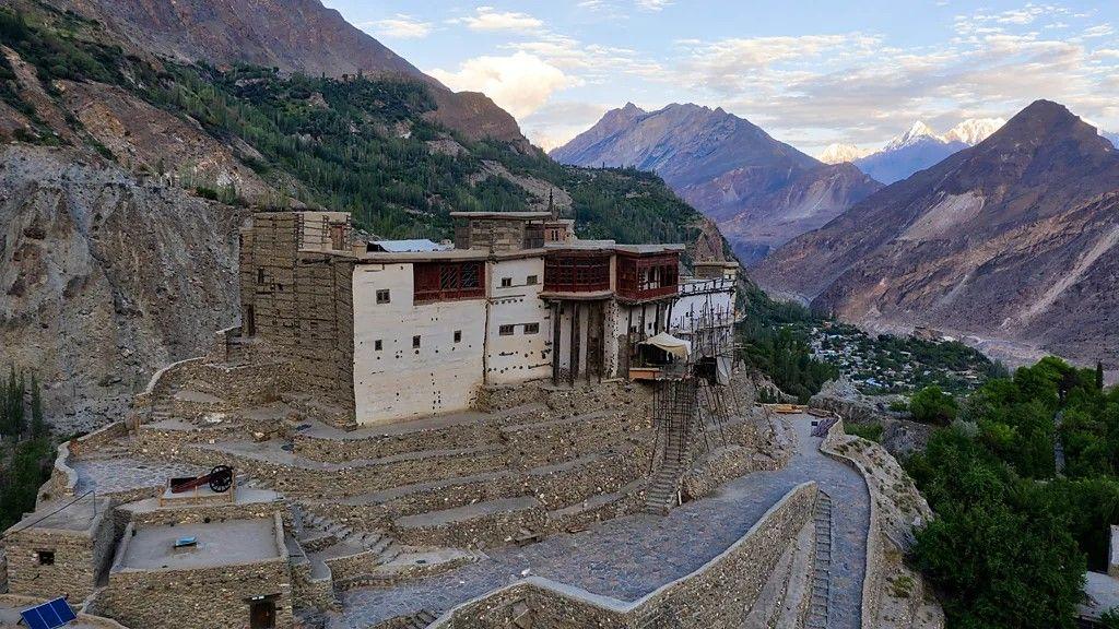 بلتت کا قلع بھی سیاحوں کی توجہ اپنی جانب مبذول کرتا ہے