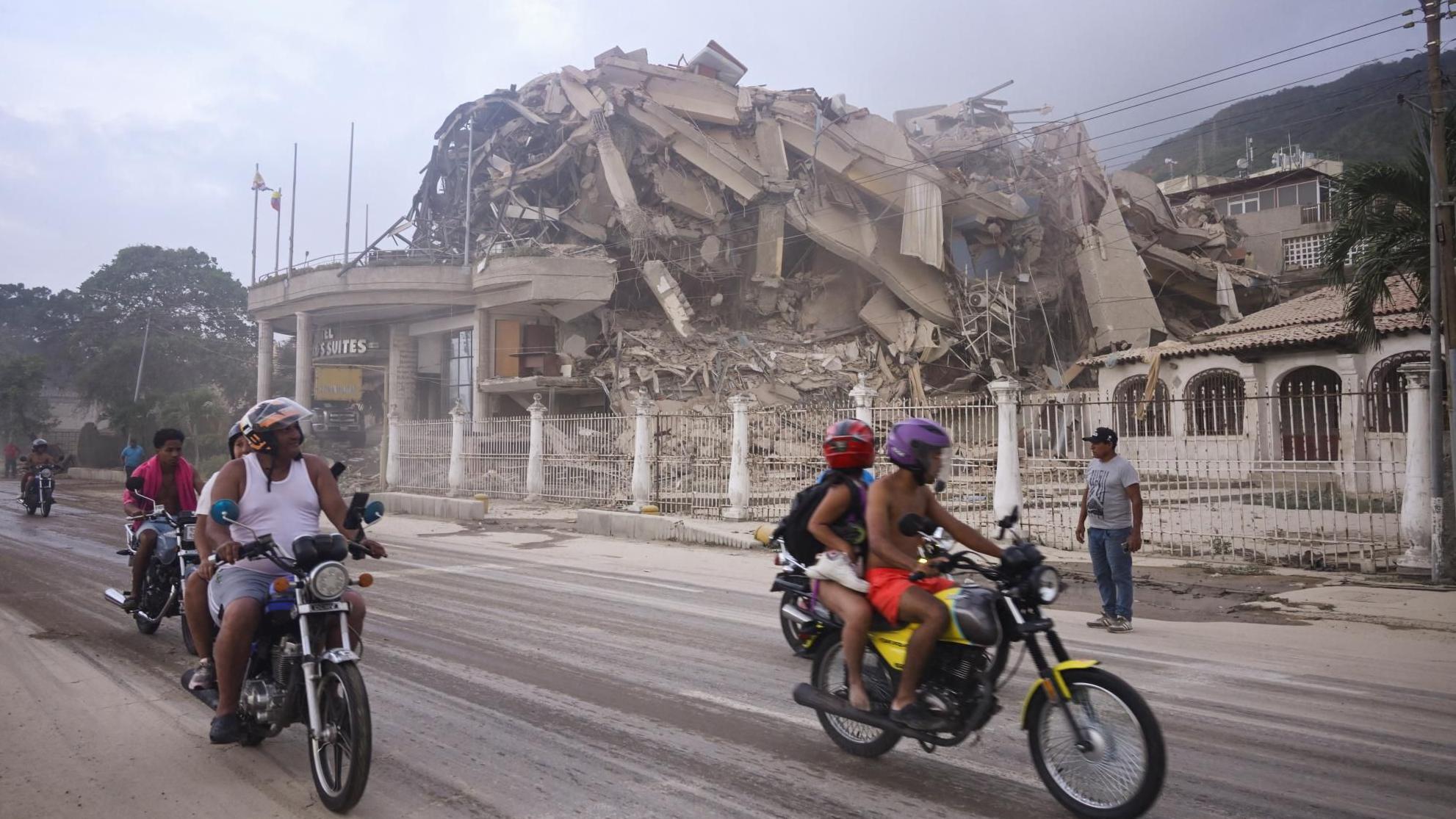 Venezuela earthquakes kill at least 32, with 700 injured, as buildings destroyed across Caracas