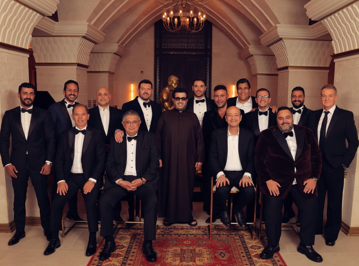 تركي آل الشيخ يتوسط مجموعة من صُناع السينما والفن المصريين خلال حفل تسليم جوائز 