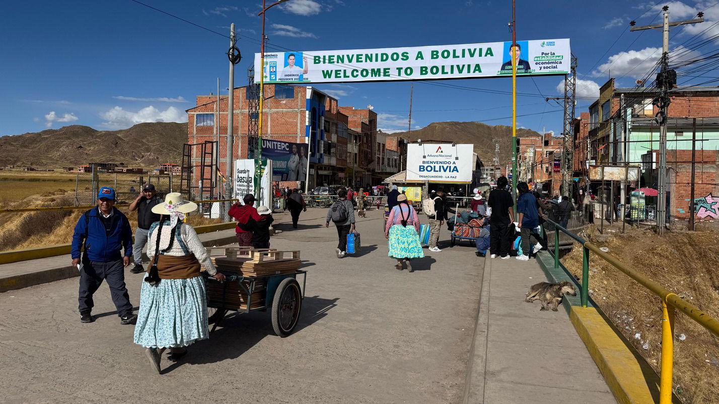 Puente internacional de Desaguadero, frontera de Bolivia con Perú. 