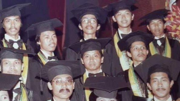 Potret Jokowi wisuda di UGM.