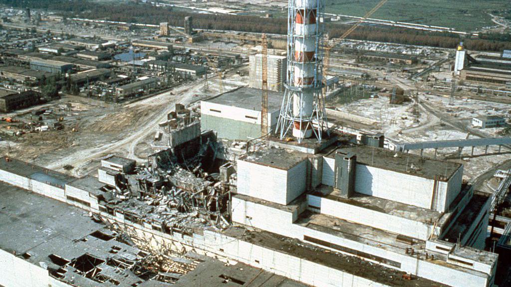Planta nuclear de Chernóbil vista desde arriba meses después de la explosión del 26 de abril de 1986.