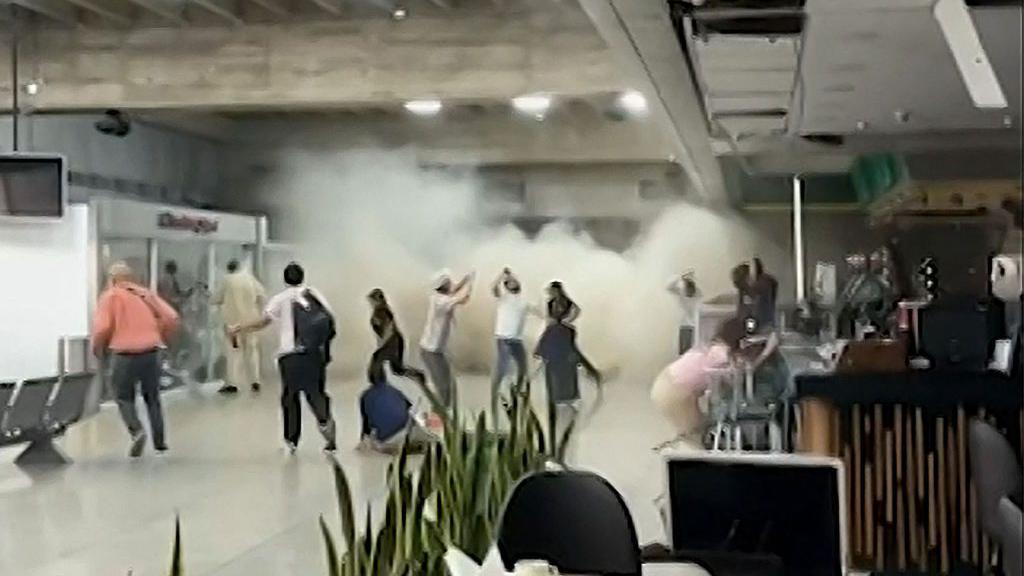 El momento de los terremotos en el aeropuerto de Maiquetía.