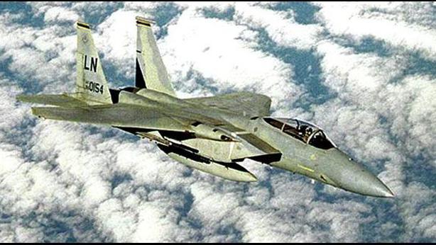 الولايات المتحدة تعلن "إنقاذ الطيار المفقود في إيران"، والاستهدافات تطال مواقع استراتيجية في الكويت