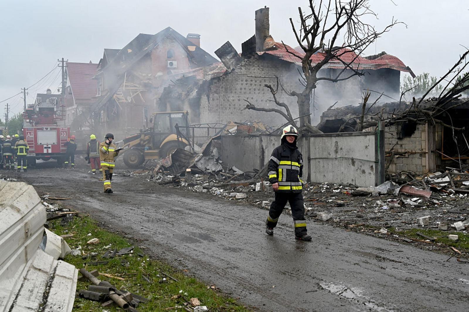 Casas destruidas por bombardeos rusos en Kyiv