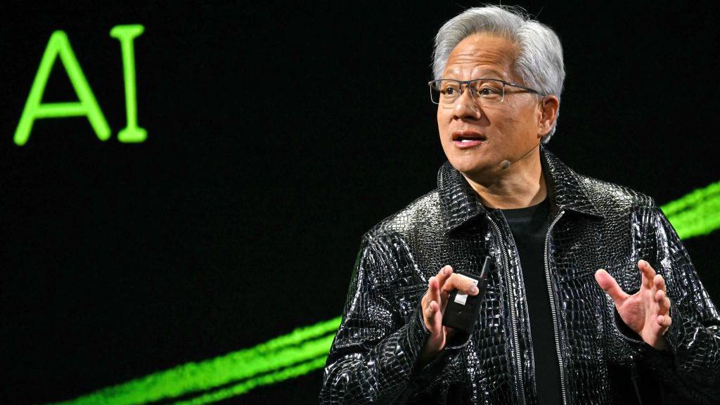 O diretor-executivo da Nvidia, Jensen Huang, faz um discurso de abertura na Consumer Electronics Show (CES) em Las Vegas, Nevada, em 6 de janeiro de 2025