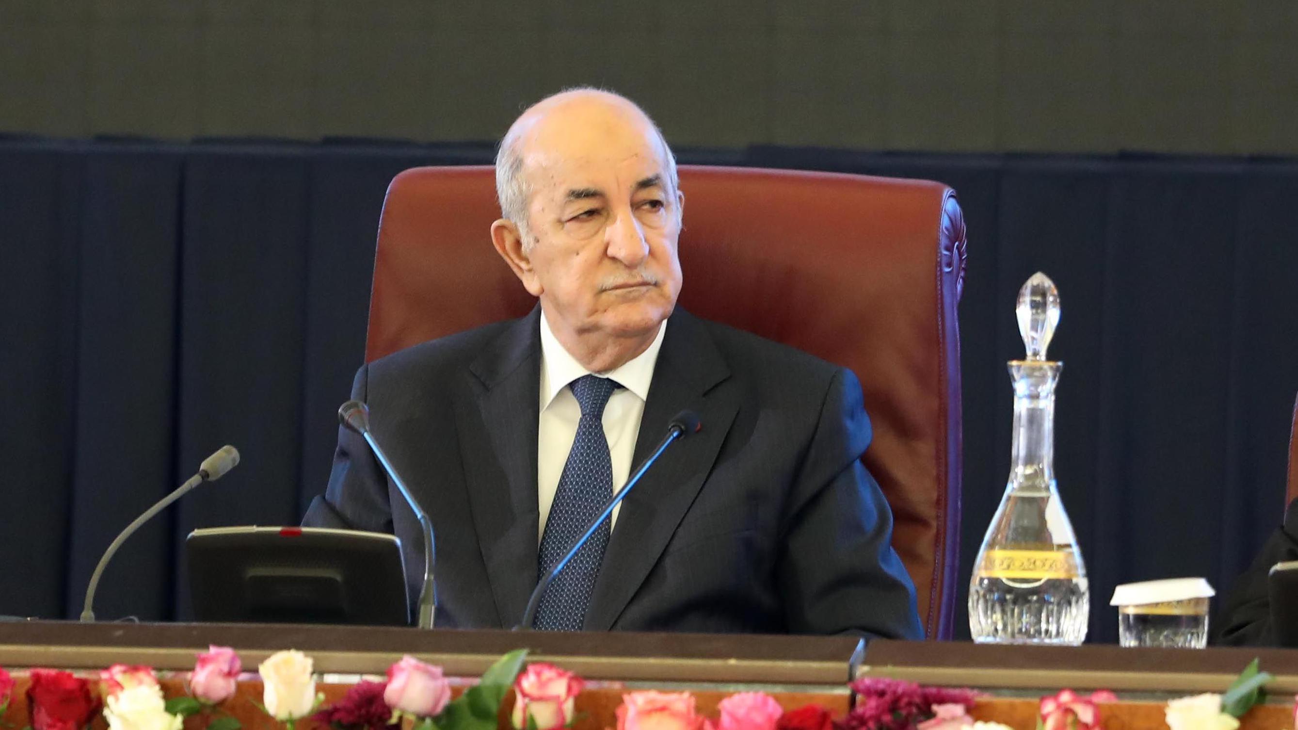 الرئيس الجزائري، عبد المجيد تبون، في اجتماع مع ولاة الجمهورية