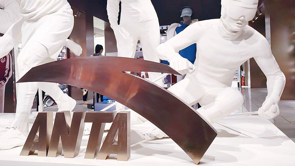 Una tienda insignia de ANTA en Shanghái, China, el 10 de febrero de 2026. 