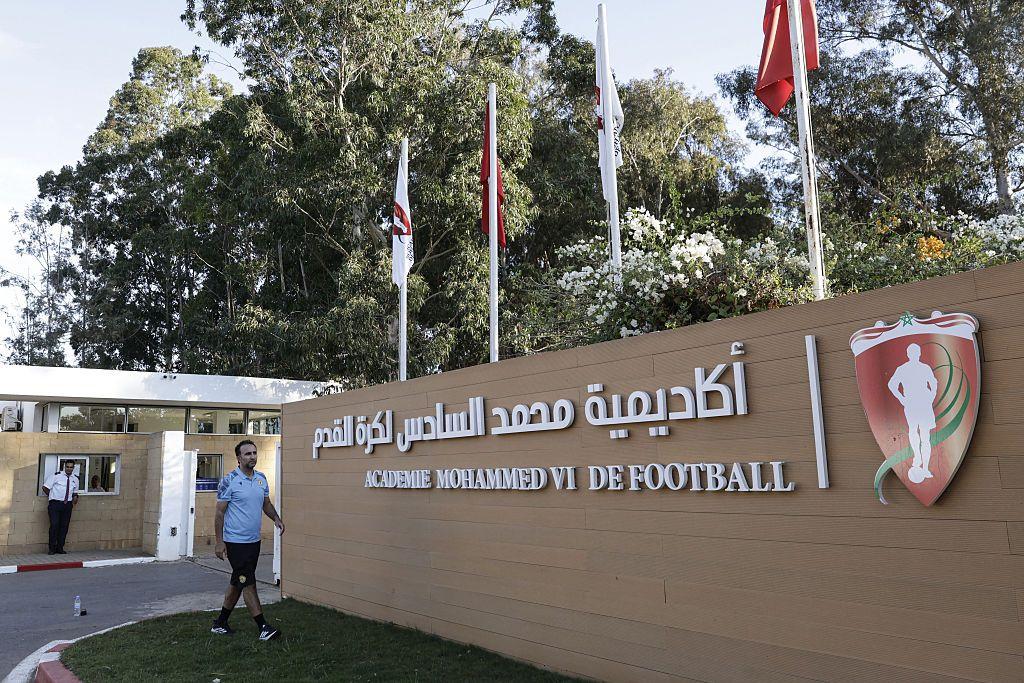 صورة لمدخل أكاديمية محمد السادس لكرة القدم بمدينة سلا 