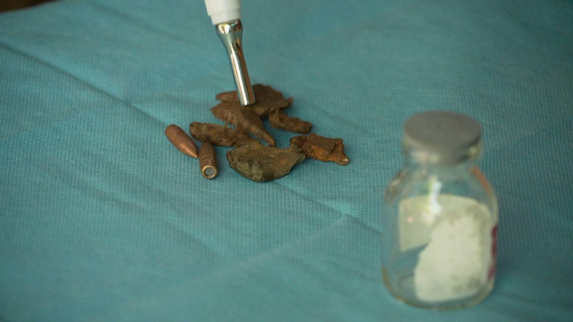 кулі та уламки