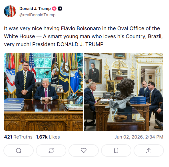 Print da publica&ccedil;&atilde;o de Trump na Truth Social, em que ele posta duas fotos do encontro com Fl&aacute;vio Bolsonaro