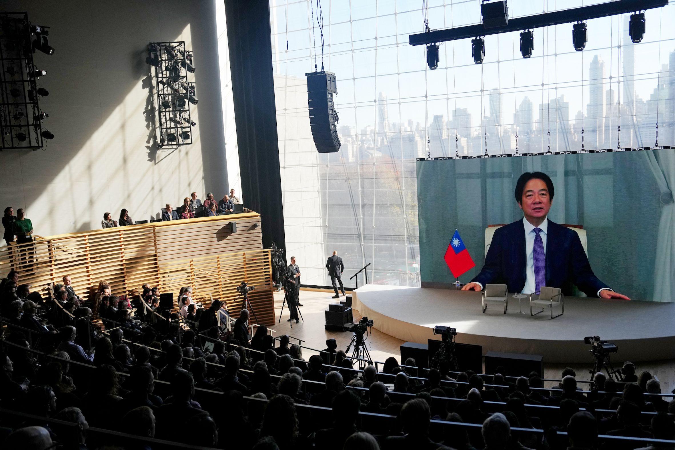 圖為12月3日紐約DealBook峰會播放一段預錄的賴清德專訪影片。