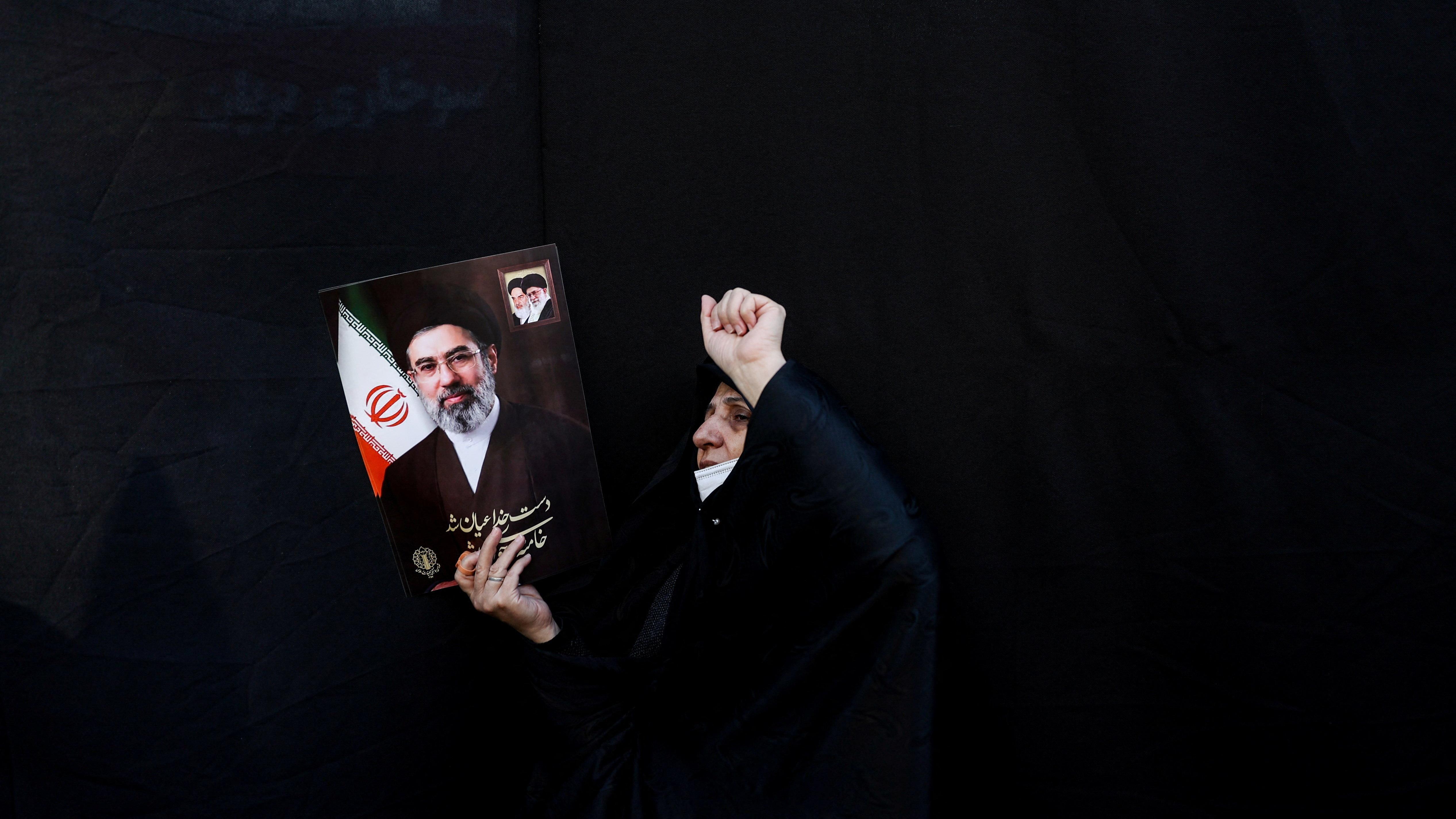 "الاستراتيجية الأمريكية الإسرائيلية فشلت في هزيمة إيران بسرعة، ويتم الانتقال لخطة بديلة" - مقال في الغارديان