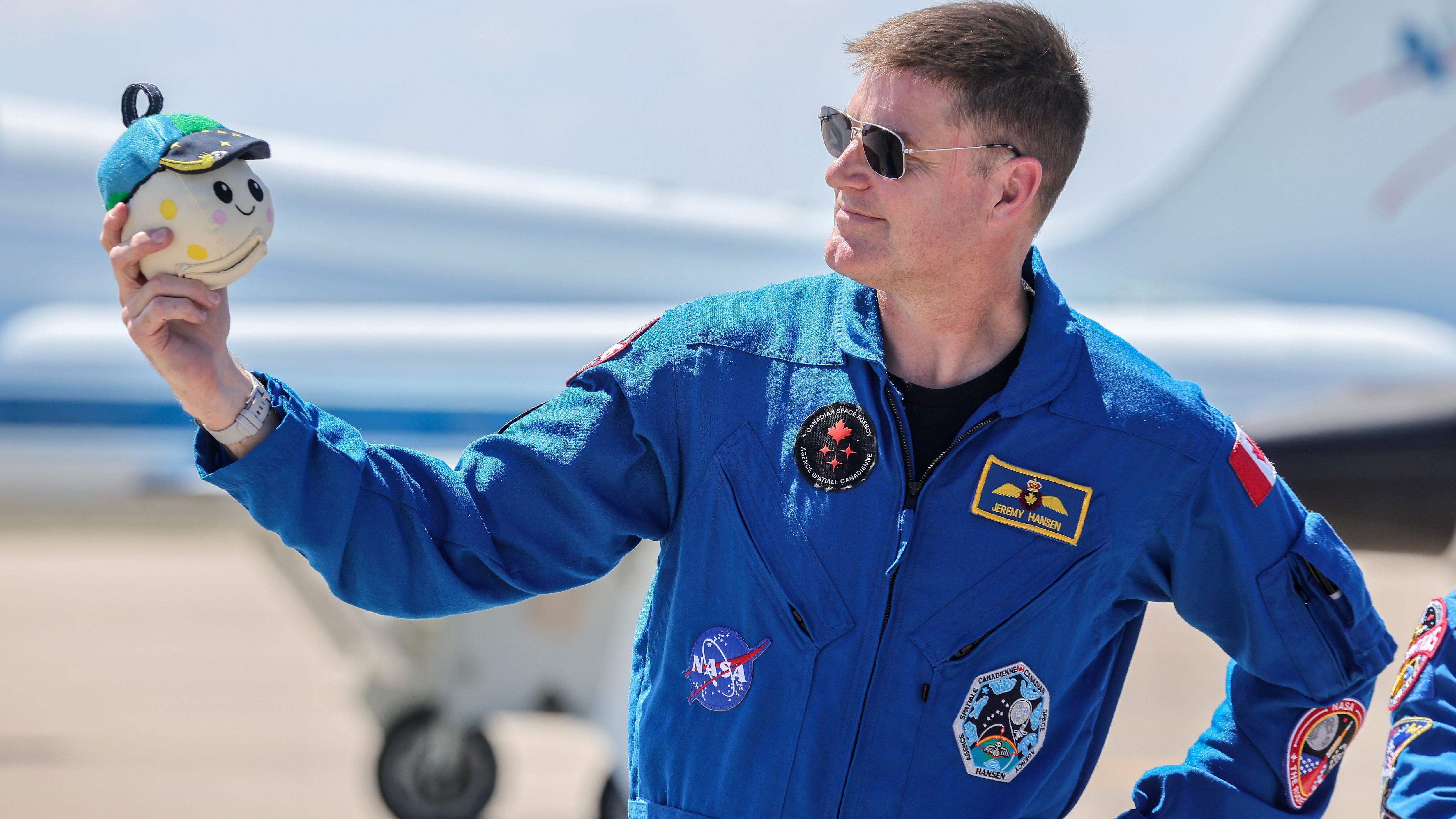 džeremi hansen, misija ka mesecu, svemirski let ka mesecu