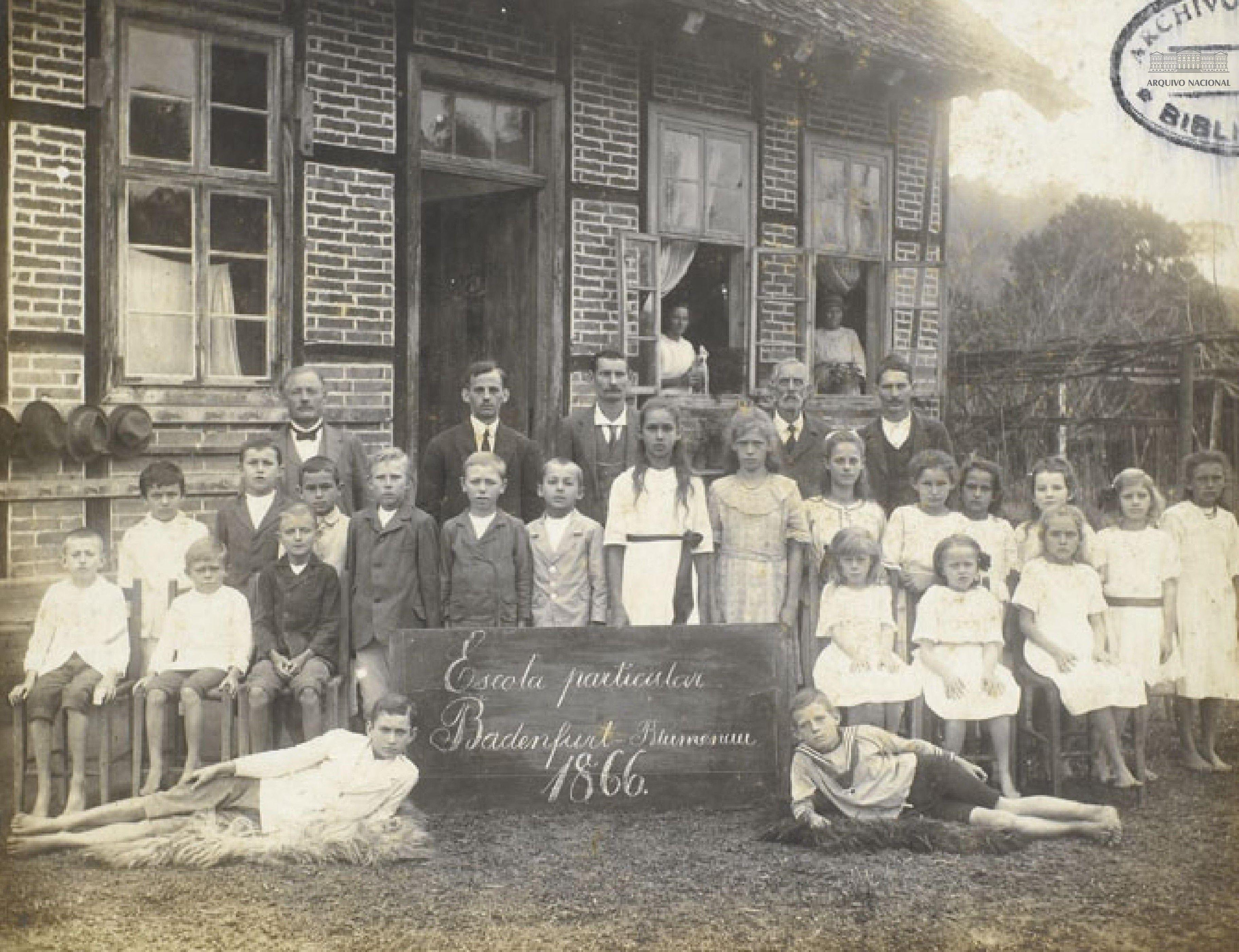 Colonos imigrantes em Blumenau. Foto: Arquivo Nacional