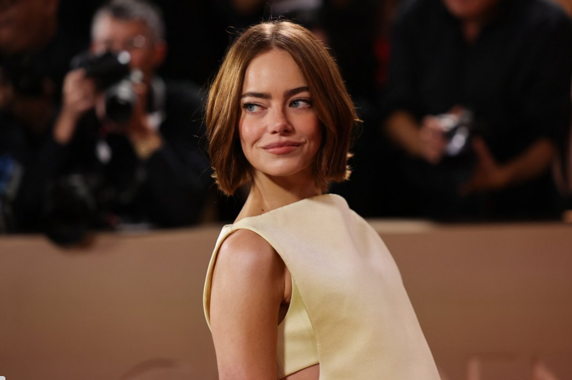 Emma Stone posa en la alfombra roja en la 83ª entrega anual de los Globos de Oro en Beverly Hills, California, EE. UU., el 11 de enero de 2026. REUTERS/Daniel Cole