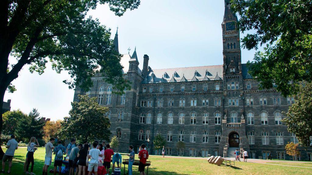 Fachada principal de la Universidad de Georgetown
