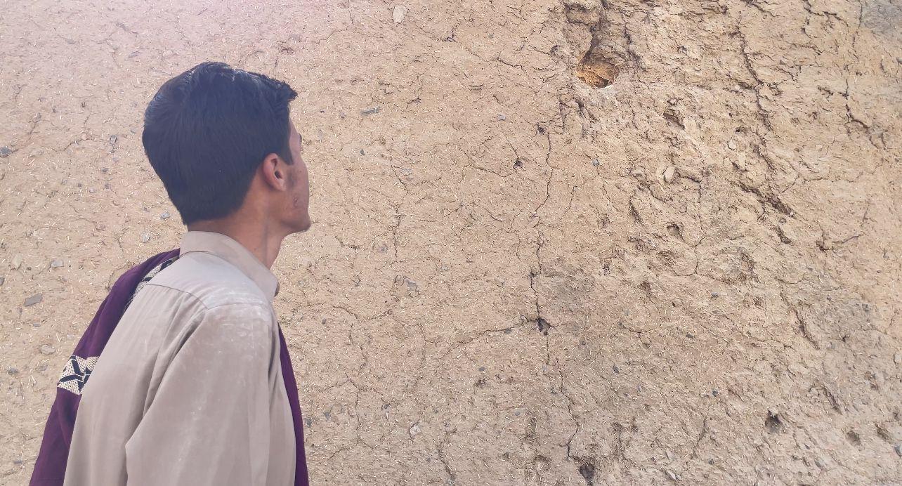 گھر کی دیوار میں سوراخ