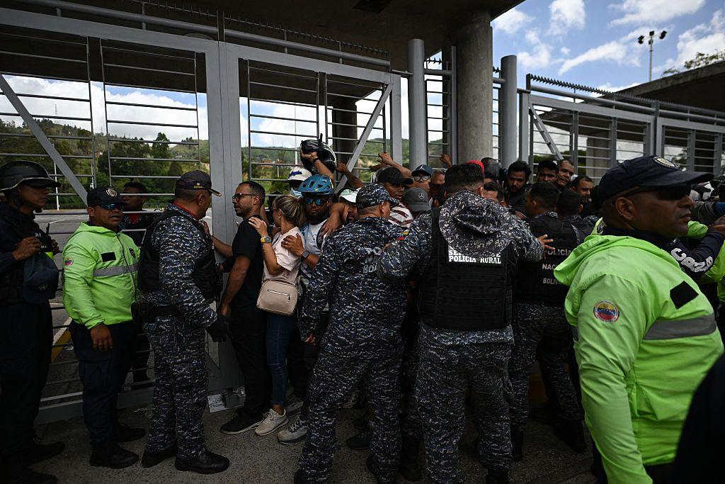 Filas en El Poliedro