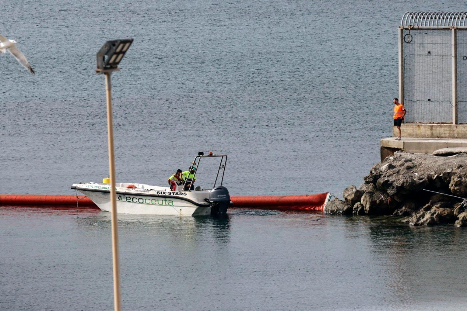 seuta, prešli iz maroka u seutu špansku teritoriju u africi, španske vlasti postavljaju prepreku na vodi