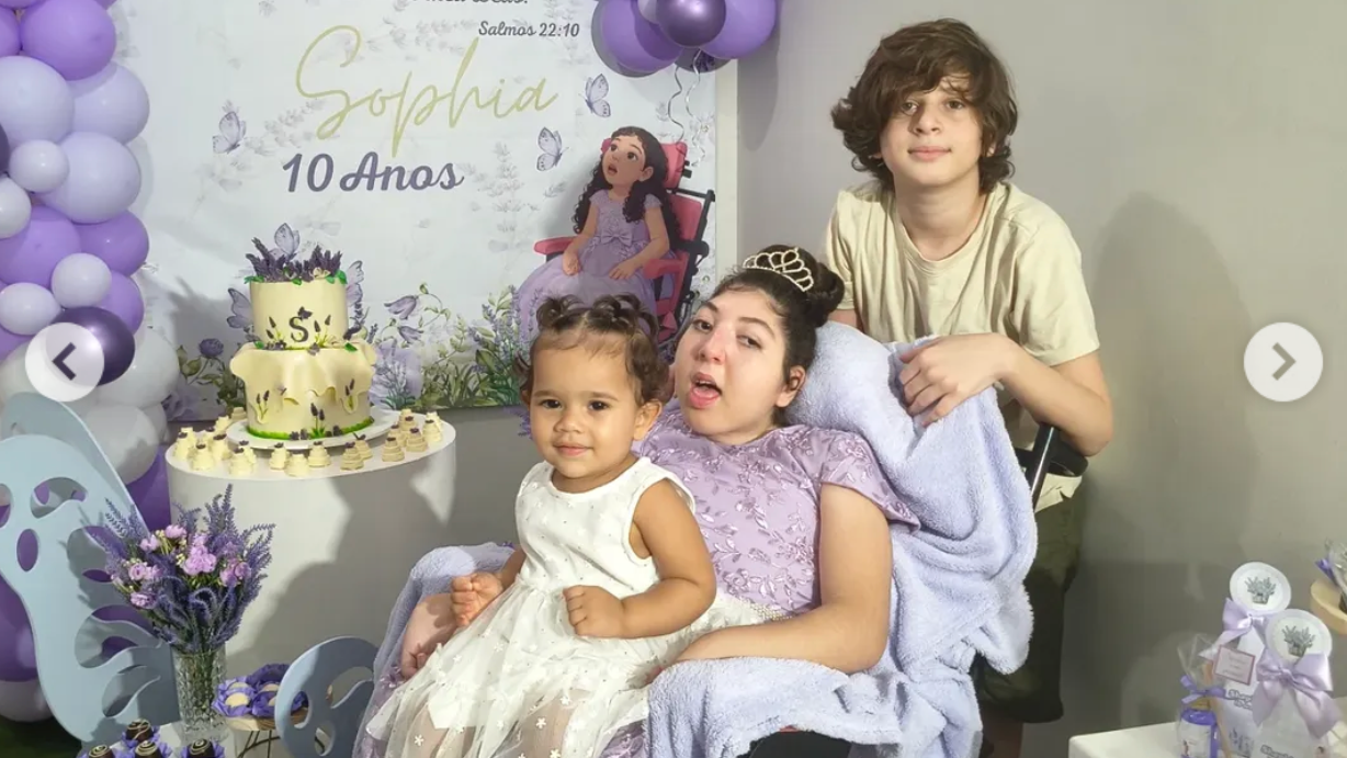 Foto mostram os tr&ecirc;s filhos de Ianka - Emanuel, Sophia e Ester - no anivers&aacute;rio de Sofia