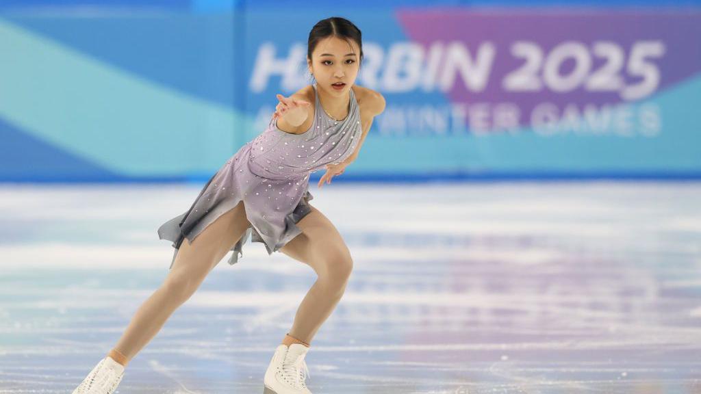 2025年2月12日，在中國黑龍江省哈爾濱舉行的第九屆亞洲冬季運動會花樣滑冰女子單人短節目比賽中，中國選手朱易正在參賽