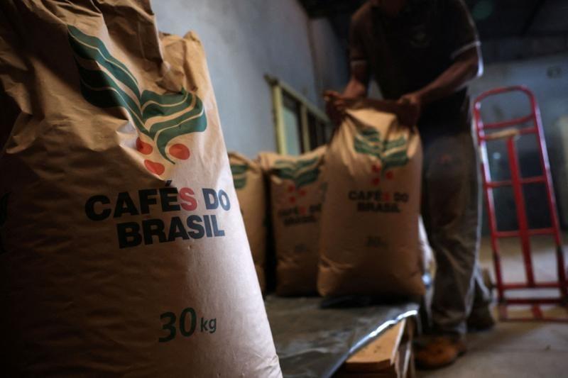 Sacos como logo 'Cafés do Brasil'