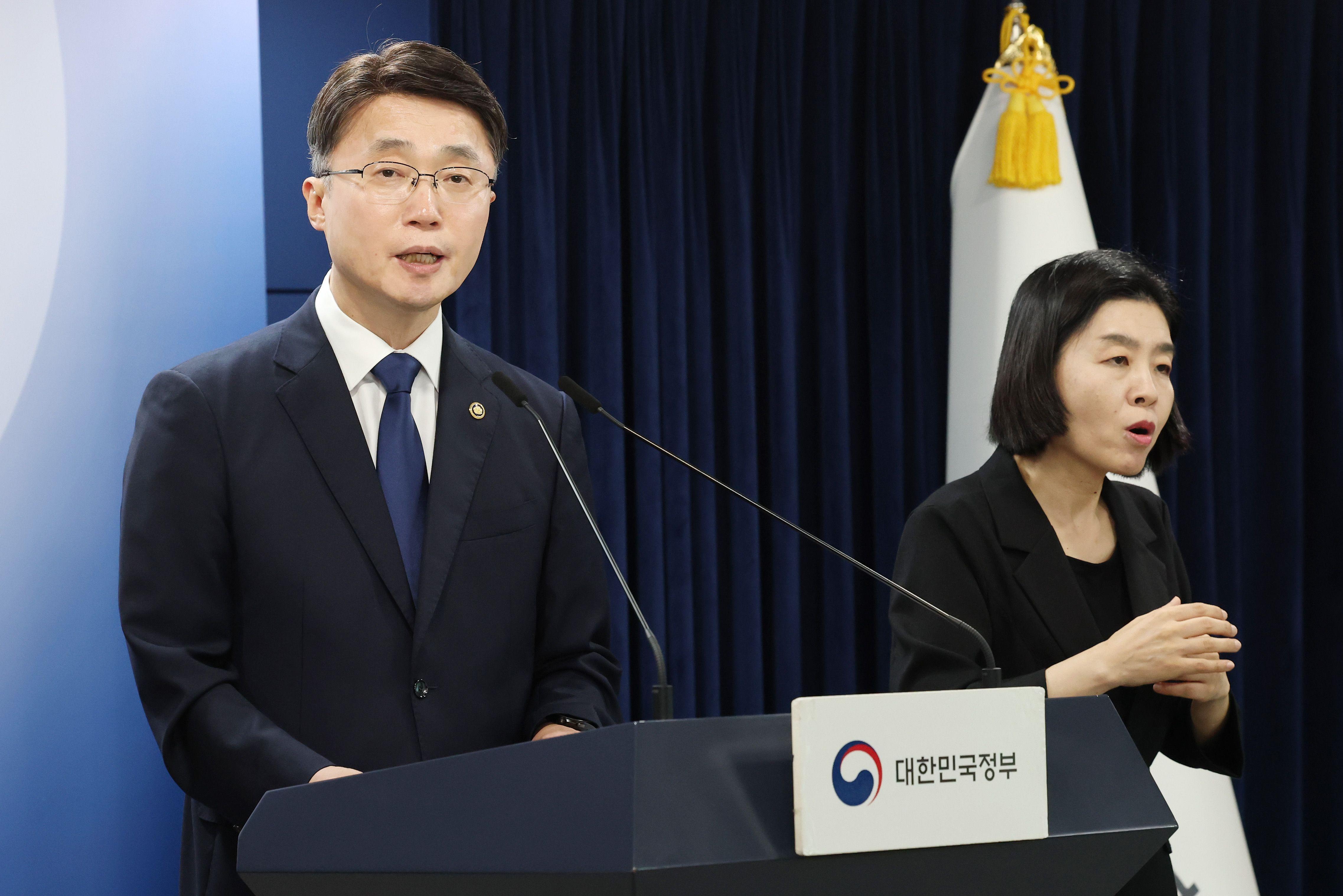 SKT 침해사고 최종 조사결과를 발표하는 과기부 류제명 제2차관
