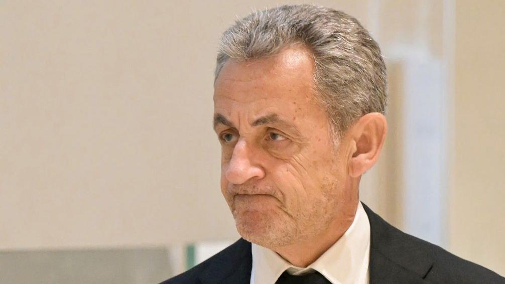 لماذا أفرج عن ساركوزي، وهل يعيده "شبح" القذافي إلى السجن؟