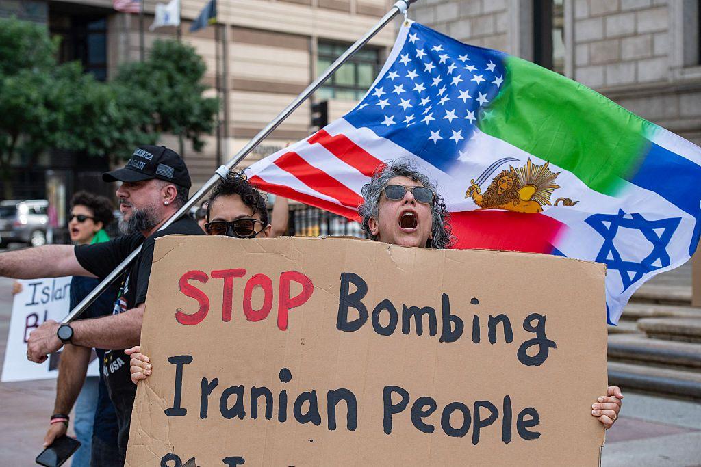 Una manifestación en pro y en contra de la guerra en Irán en Boston, Massachusetts, 2 de agosto, 2026