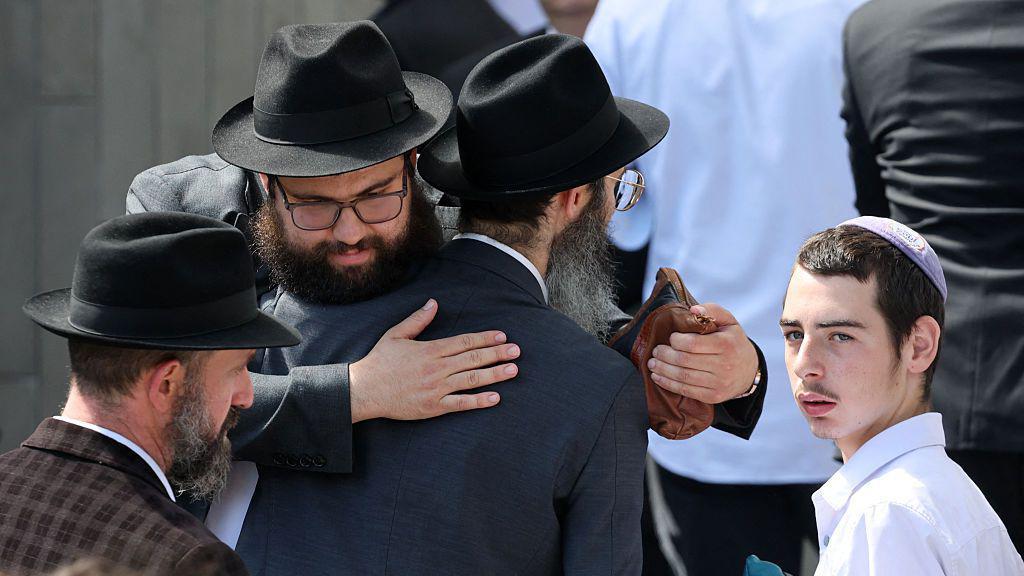 First funeral held in Australia for victims of mass shooting on Bondi Beach