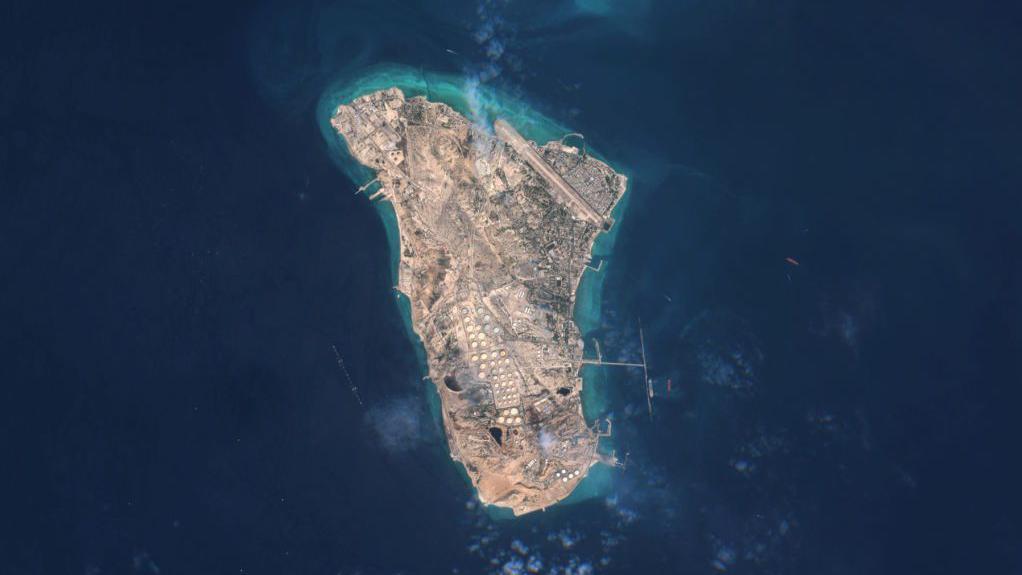 衛星圖顯示的是位於伊朗沿岸波斯灣的哈爾克島。