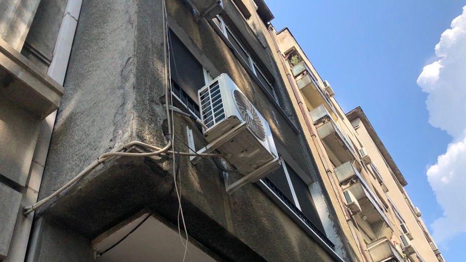 klima uređaj na zgradi