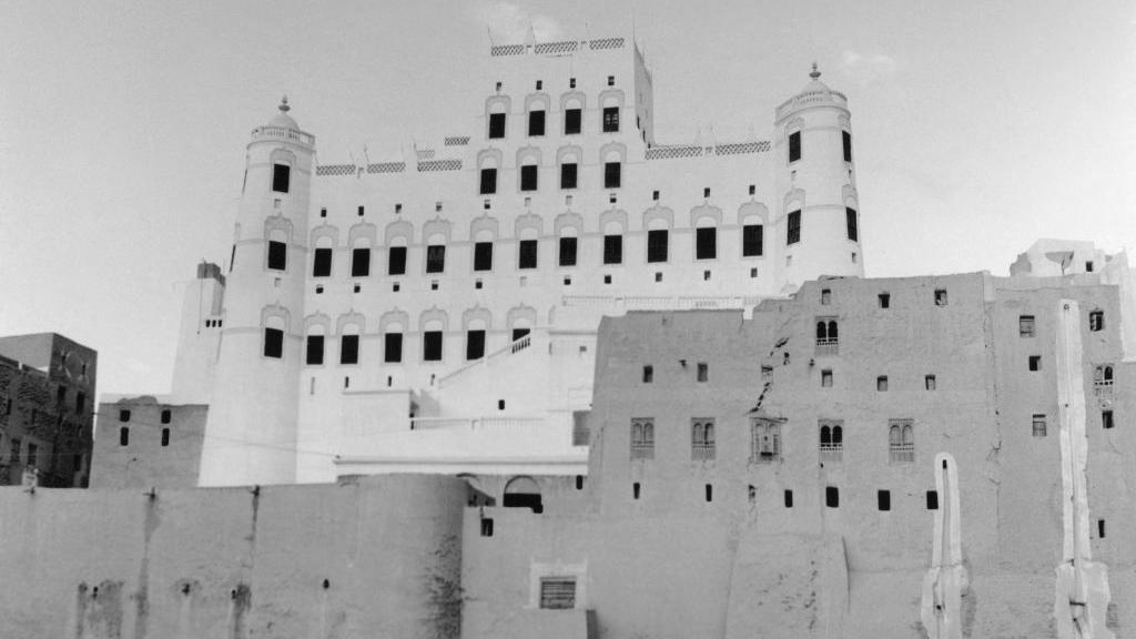 حضرموت اليمنية كيف تحولت من مملكة تاريخية إلى ساحة تنافس إقليمي؟ 