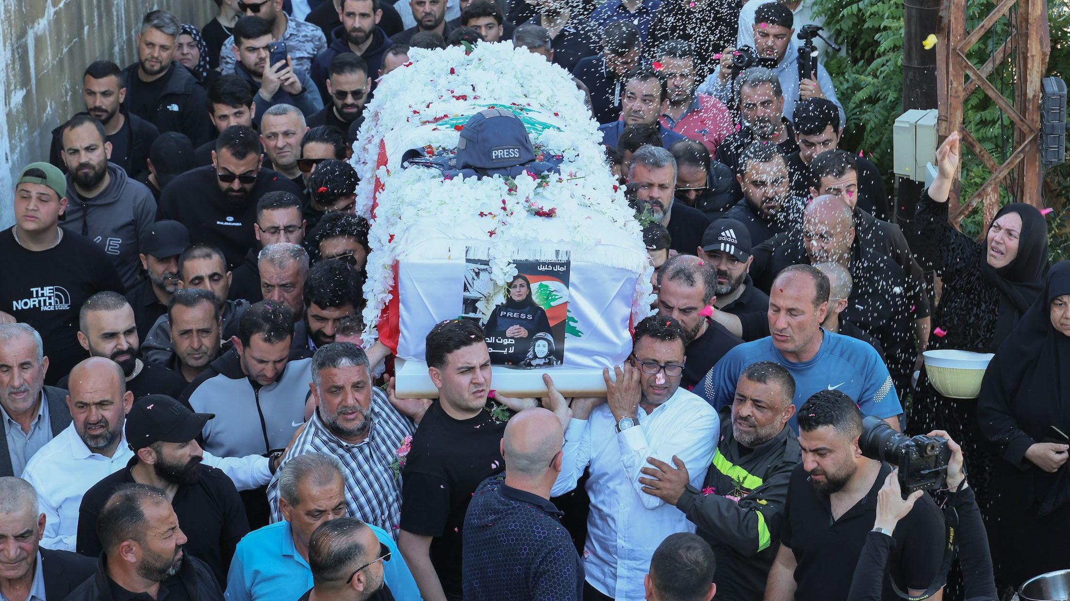 Sahrana novinarke Amal Halil koja je ubijena u jednom od izraelskih napada u Libanu