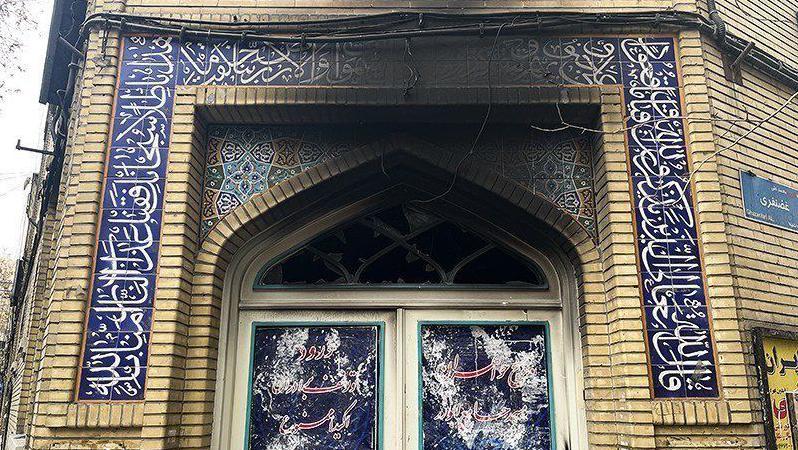 تسنیم نیوز ایجنسی کی طرف سے جاری کردہ ایک اور مسجد کی تصویر جسے نذر آتش کیا گیا