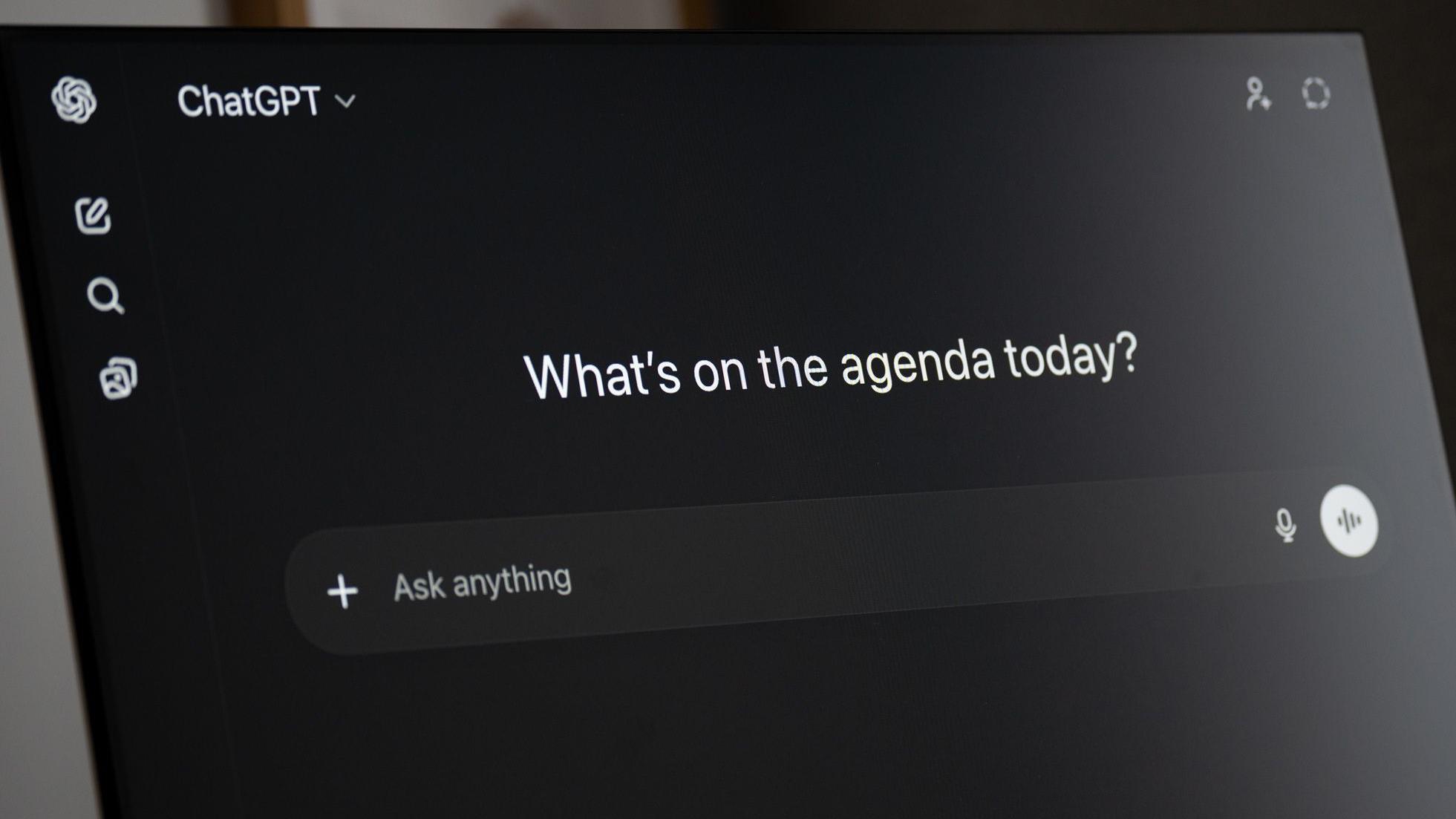 يظهر موقع تشات جي بي تي على شاشة حاسوب في كراكوف، بولندا، بتاريخ 17 فبراير 2026. هذا الروبوت الدردشة المدعوم بالذكاء الاصطناعي، والذي طورته شركة أوبن إيه آي، يستخدم نماذج لغوية ضخمة لمساعدة المستخدمين في إنشاء النصوص وحل المشكلات. 