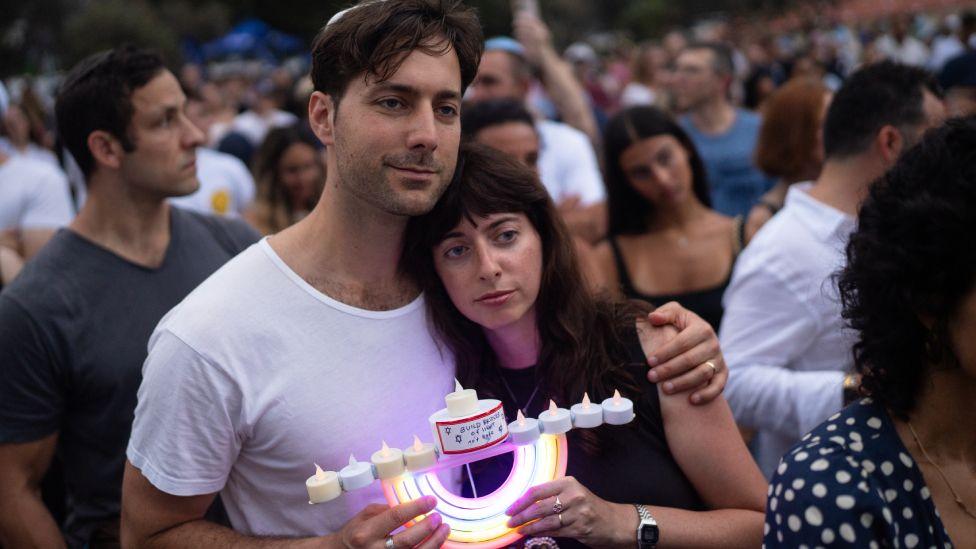 Minute's silence held to remember Bondi Beach attack victims